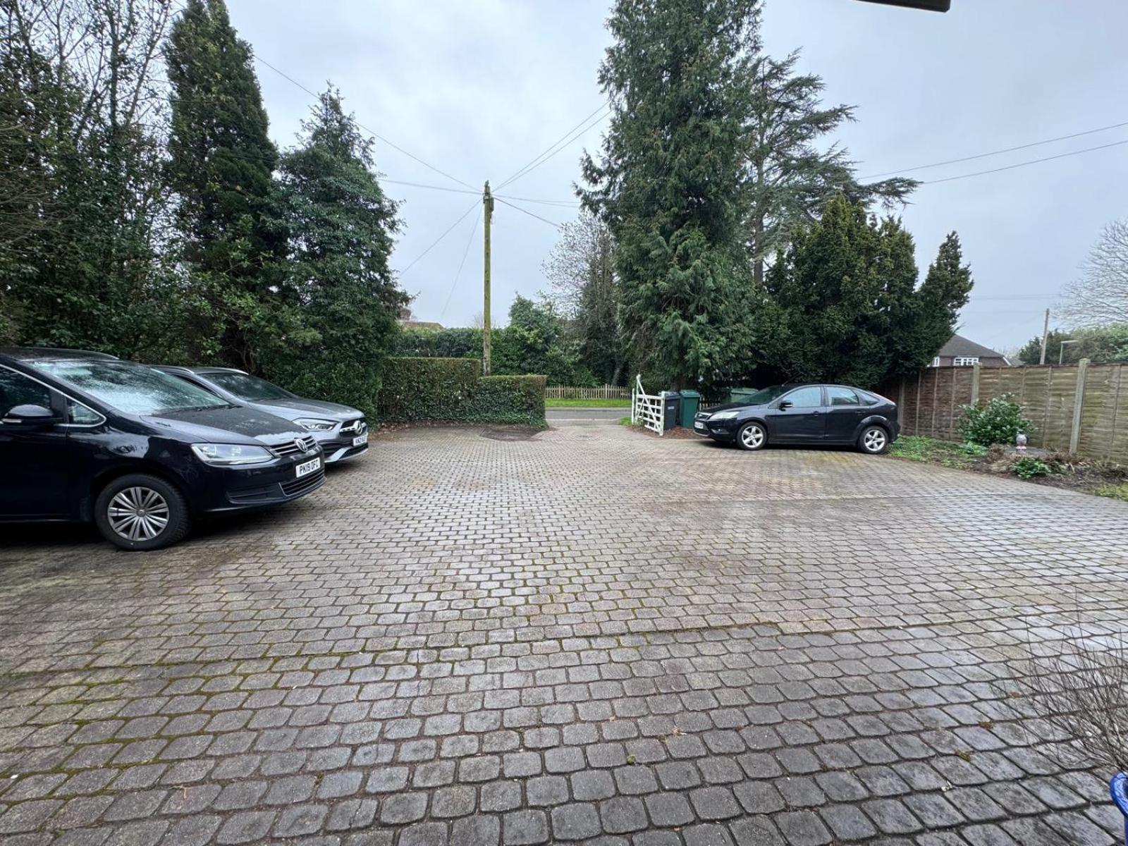 High Trees Guest House Gatwick Horley Dış mekan fotoğraf