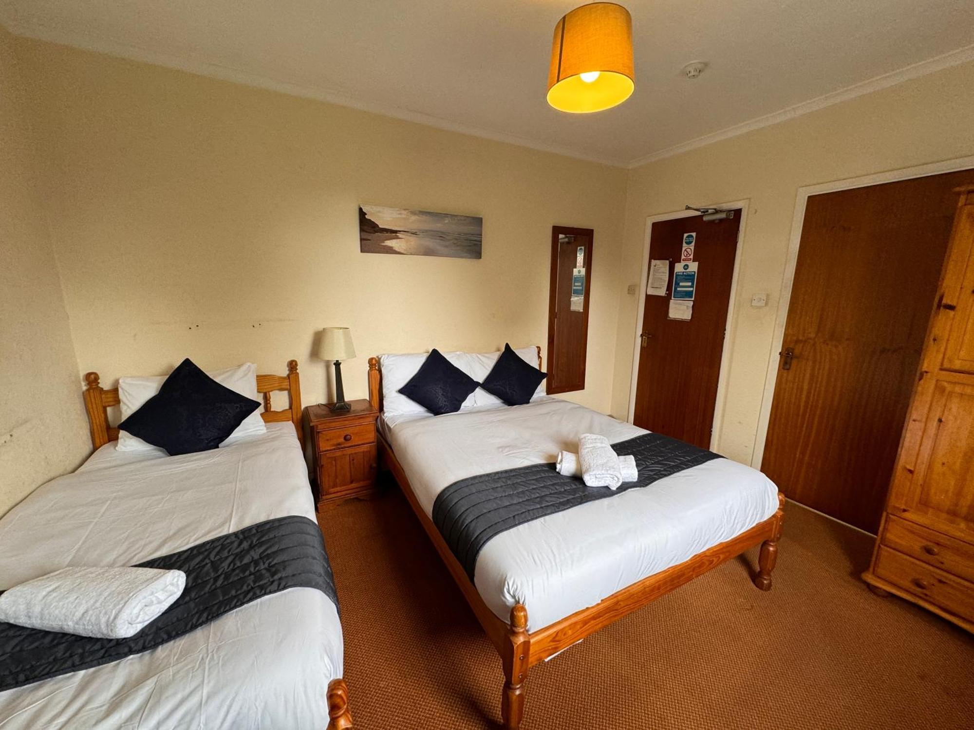 High Trees Guest House Gatwick Horley Dış mekan fotoğraf