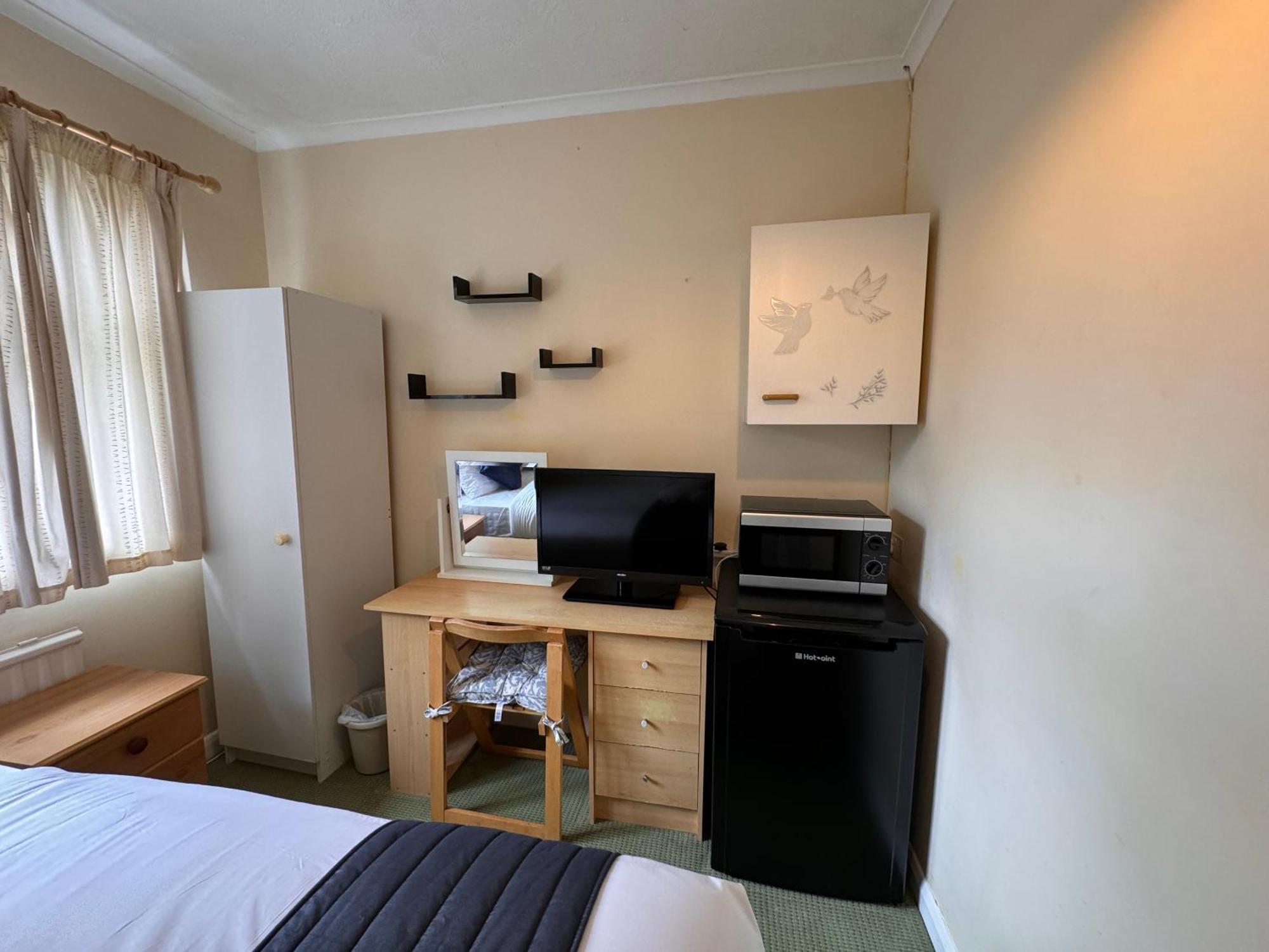 High Trees Guest House Gatwick Horley Dış mekan fotoğraf