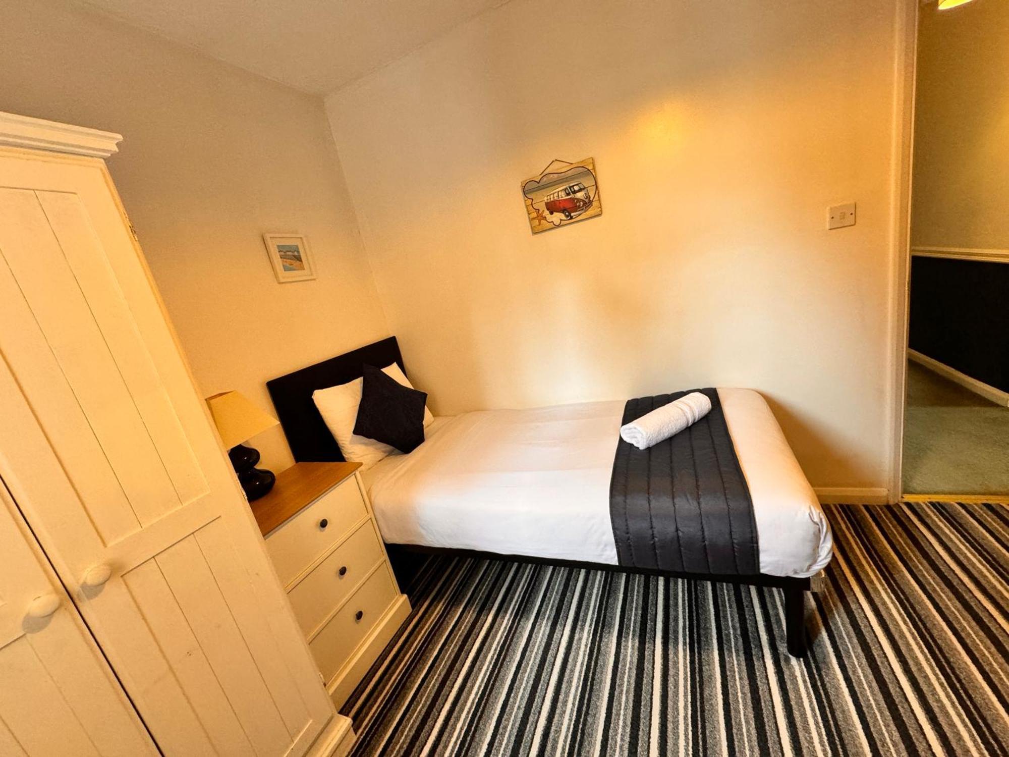 High Trees Guest House Gatwick Horley Dış mekan fotoğraf
