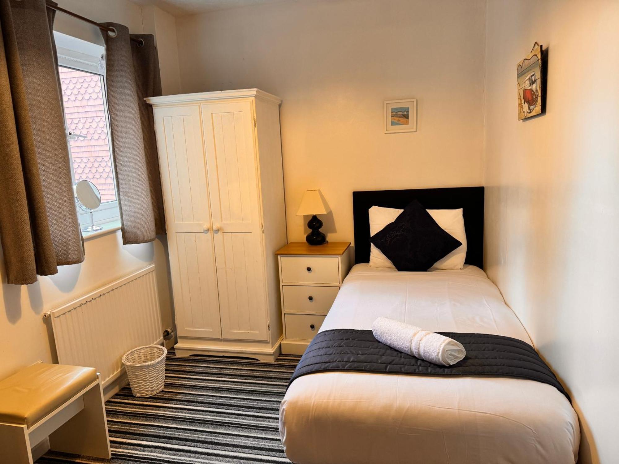 High Trees Guest House Gatwick Horley Dış mekan fotoğraf