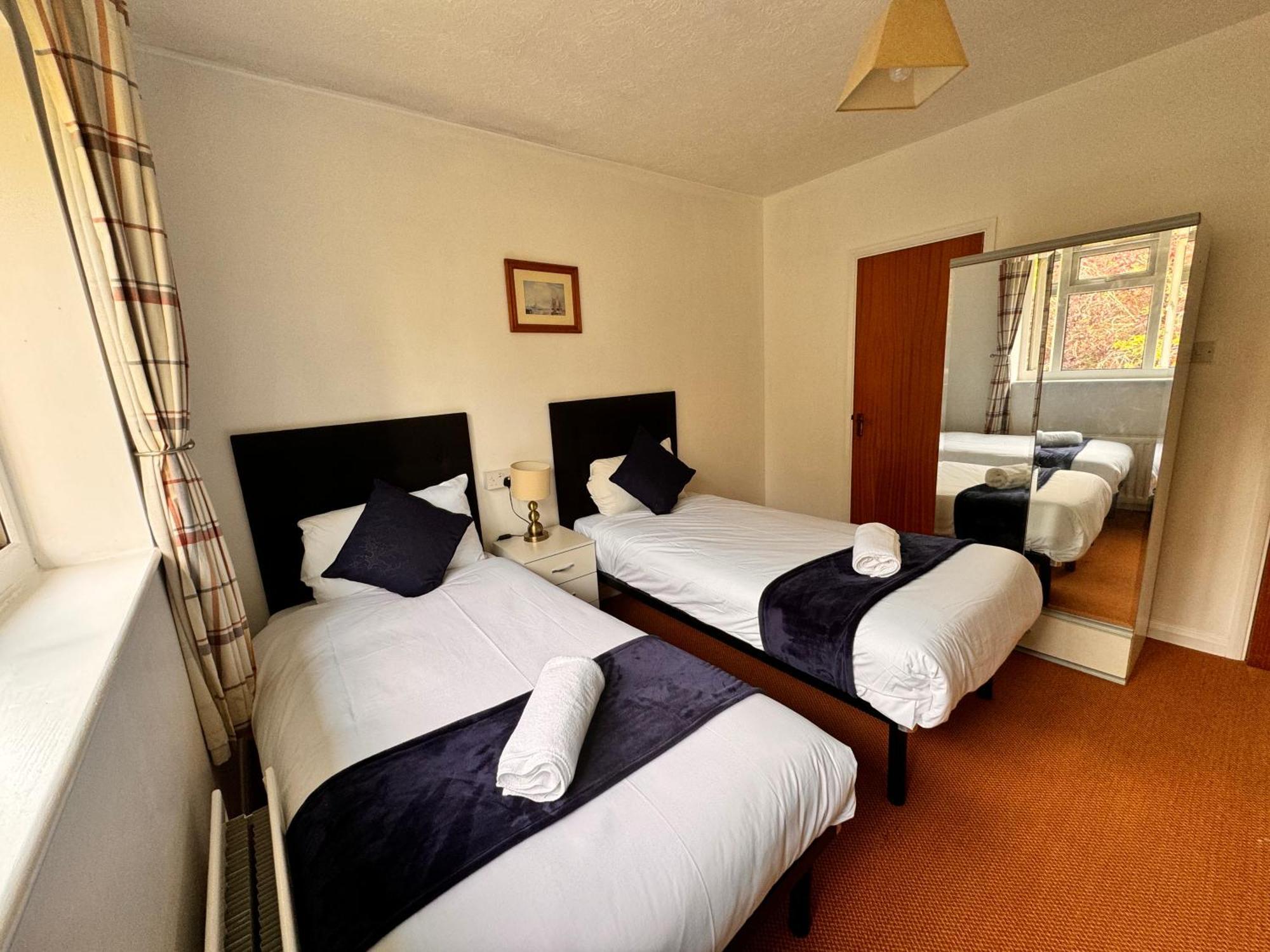 High Trees Guest House Gatwick Horley Dış mekan fotoğraf