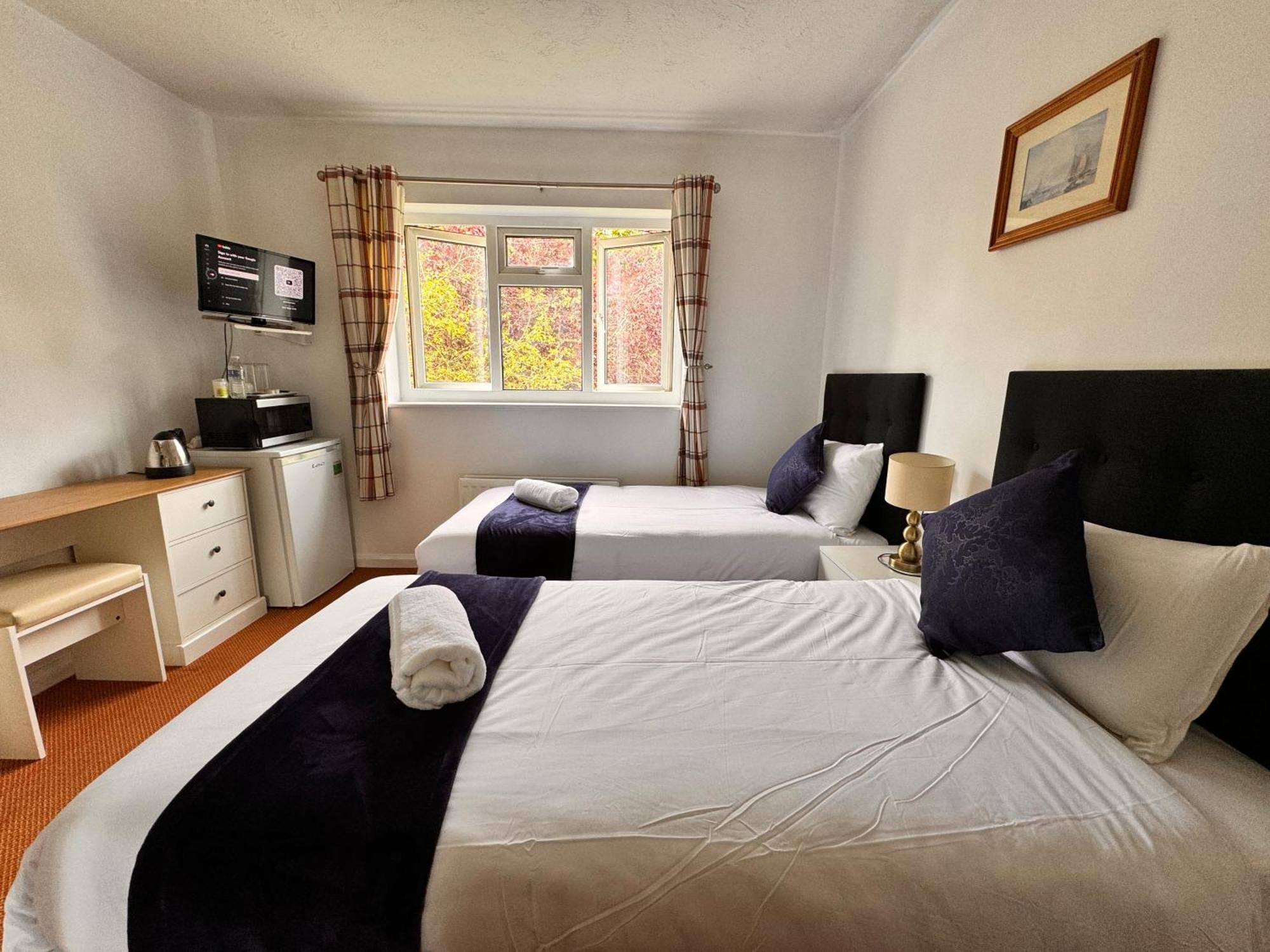 High Trees Guest House Gatwick Horley Dış mekan fotoğraf