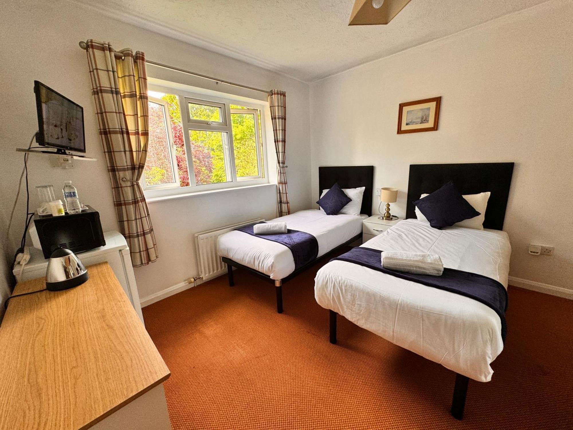 High Trees Guest House Gatwick Horley Dış mekan fotoğraf