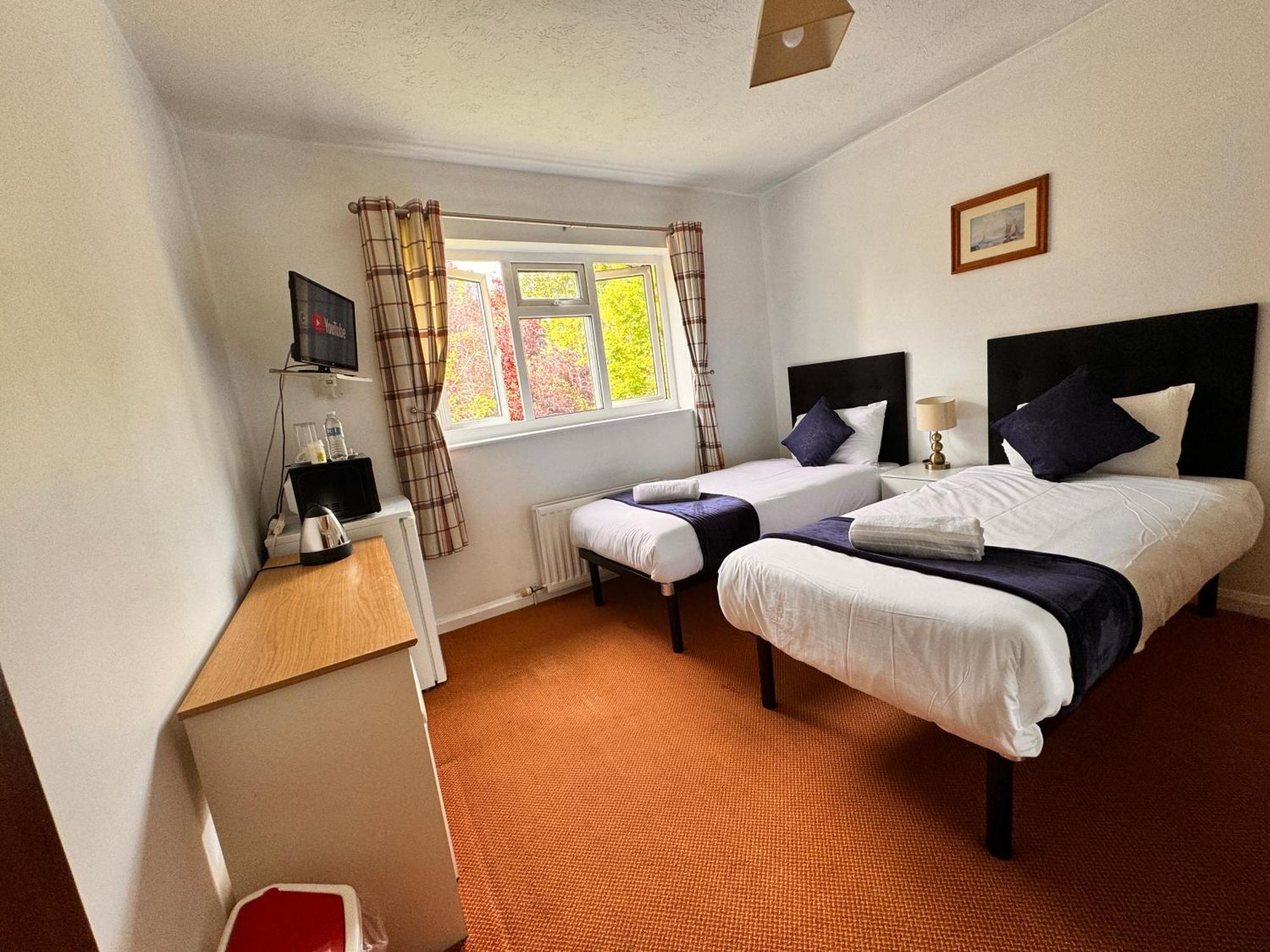 High Trees Guest House Gatwick Horley Dış mekan fotoğraf
