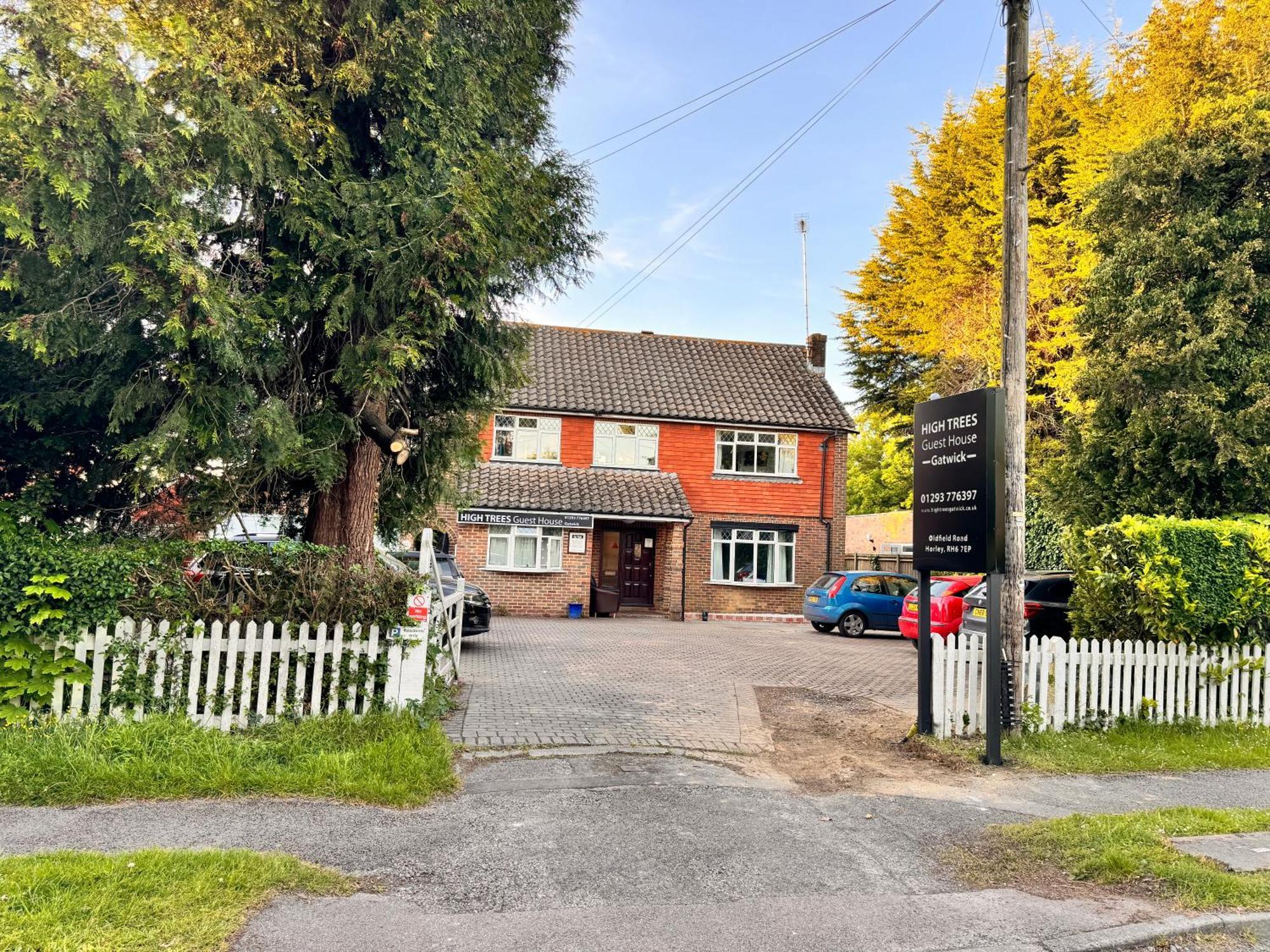 High Trees Guest House Gatwick Horley Dış mekan fotoğraf
