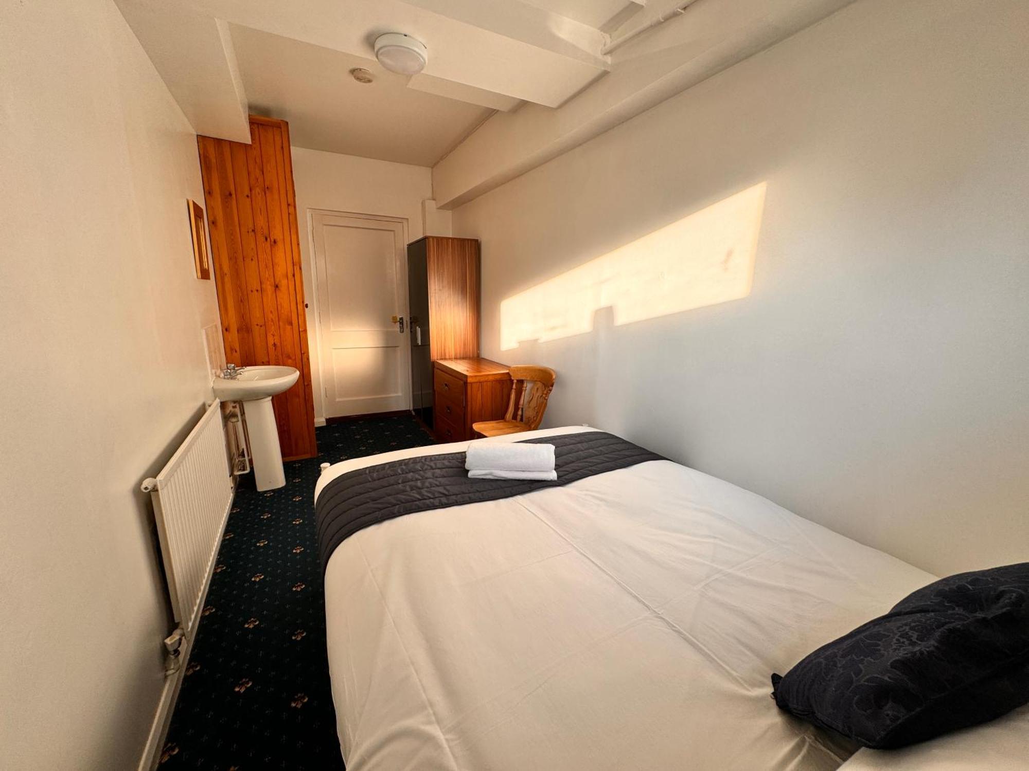 High Trees Guest House Gatwick Horley Dış mekan fotoğraf