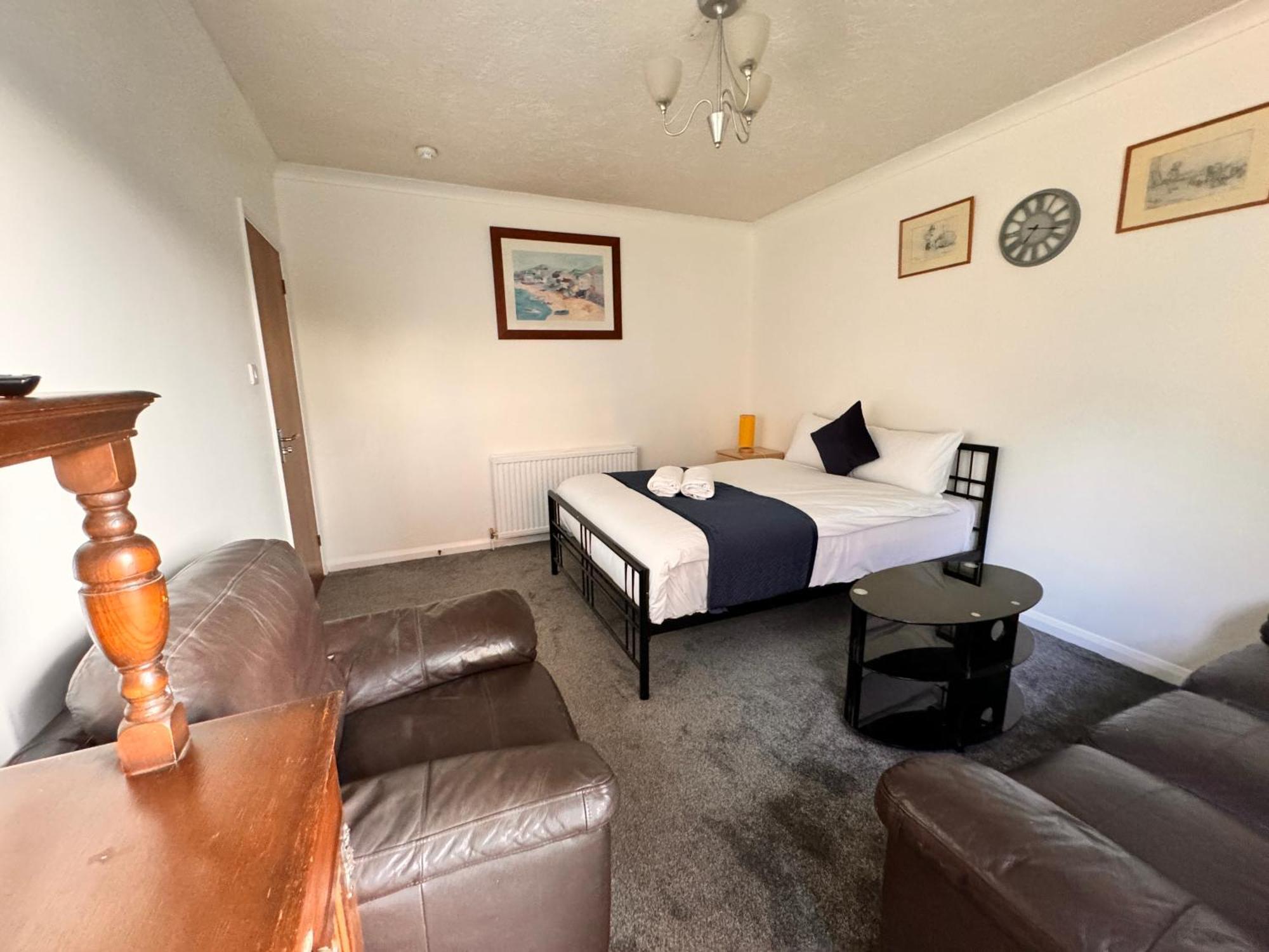 High Trees Guest House Gatwick Horley Dış mekan fotoğraf