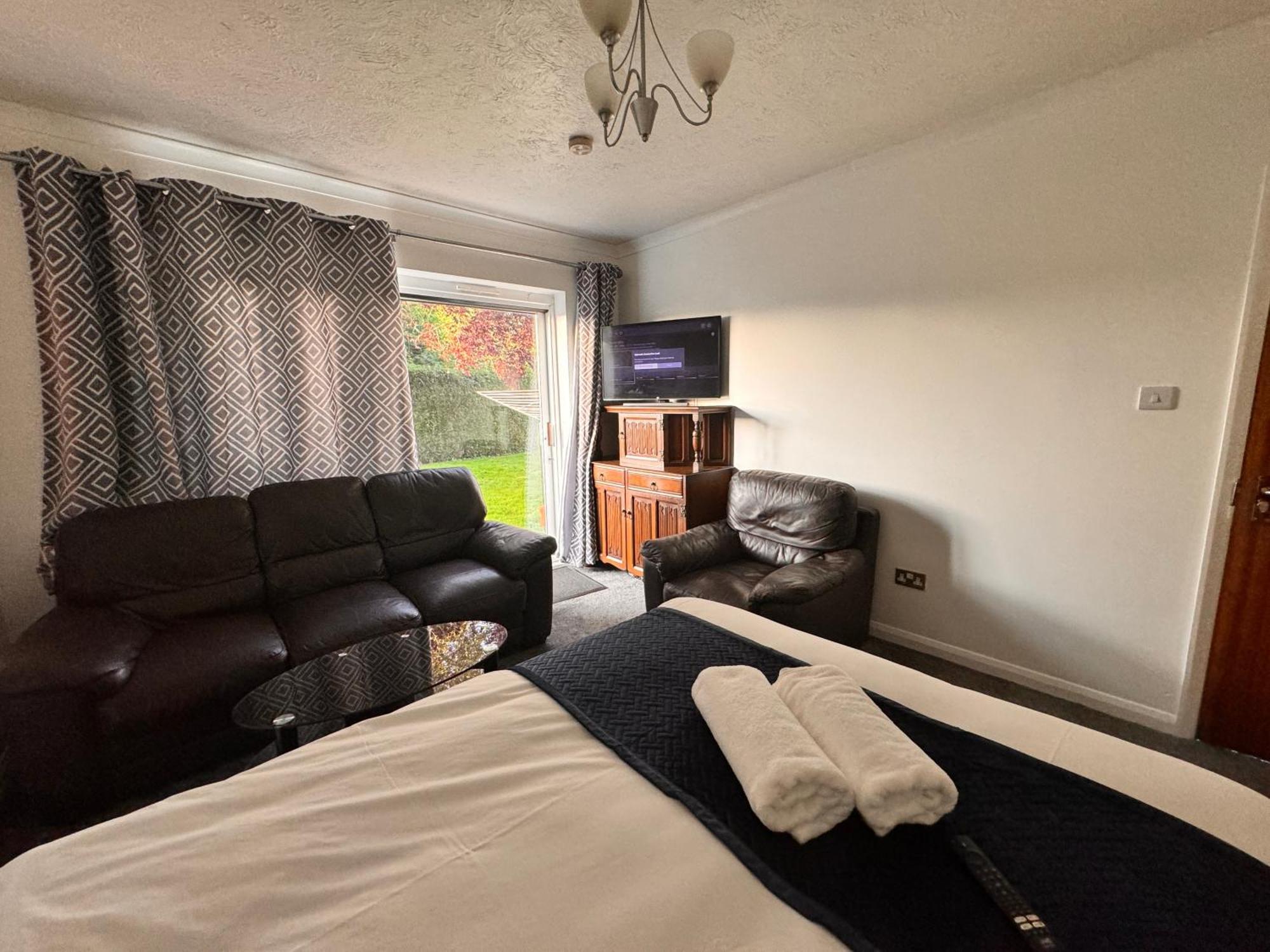 High Trees Guest House Gatwick Horley Dış mekan fotoğraf