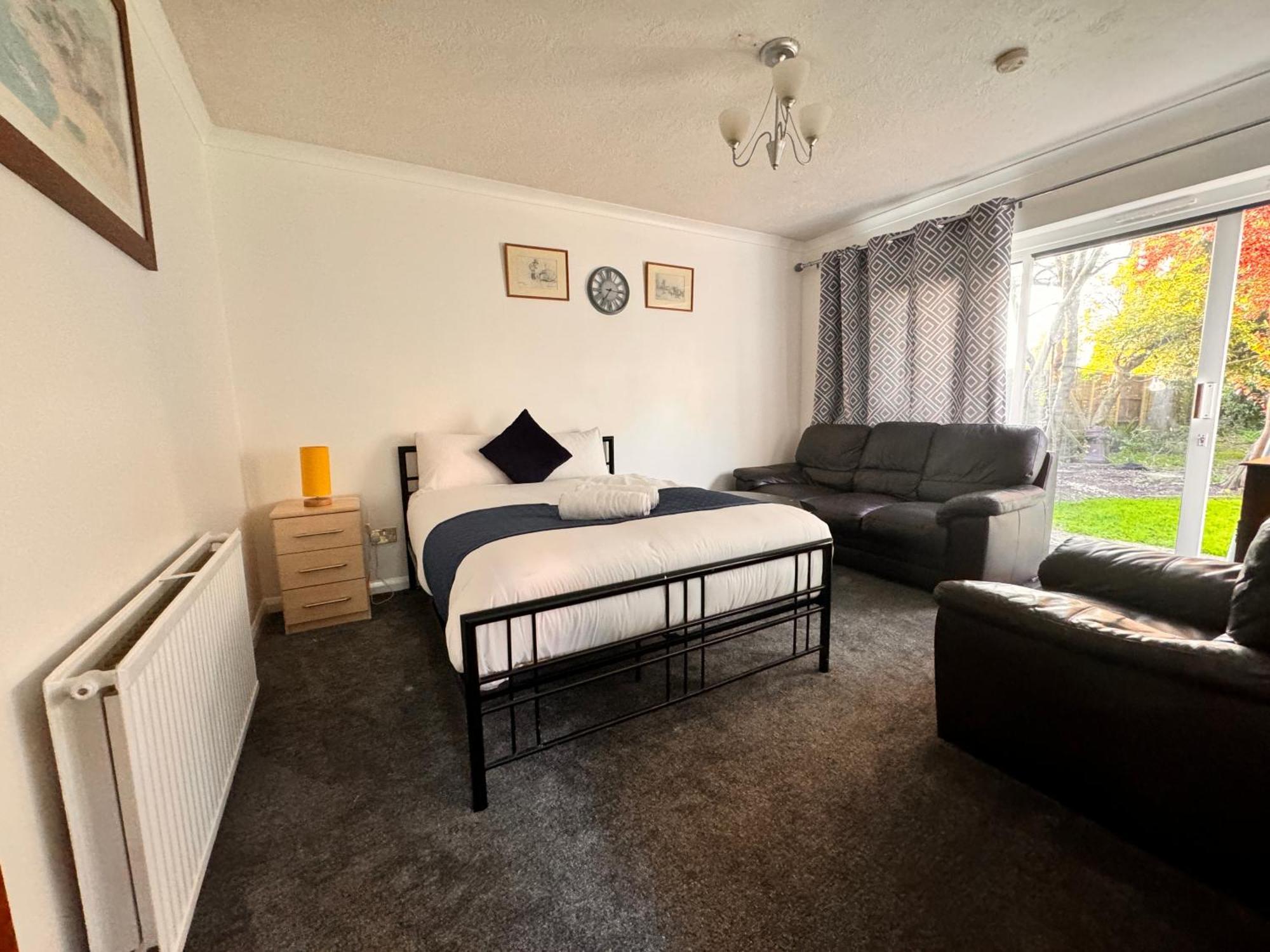 High Trees Guest House Gatwick Horley Dış mekan fotoğraf