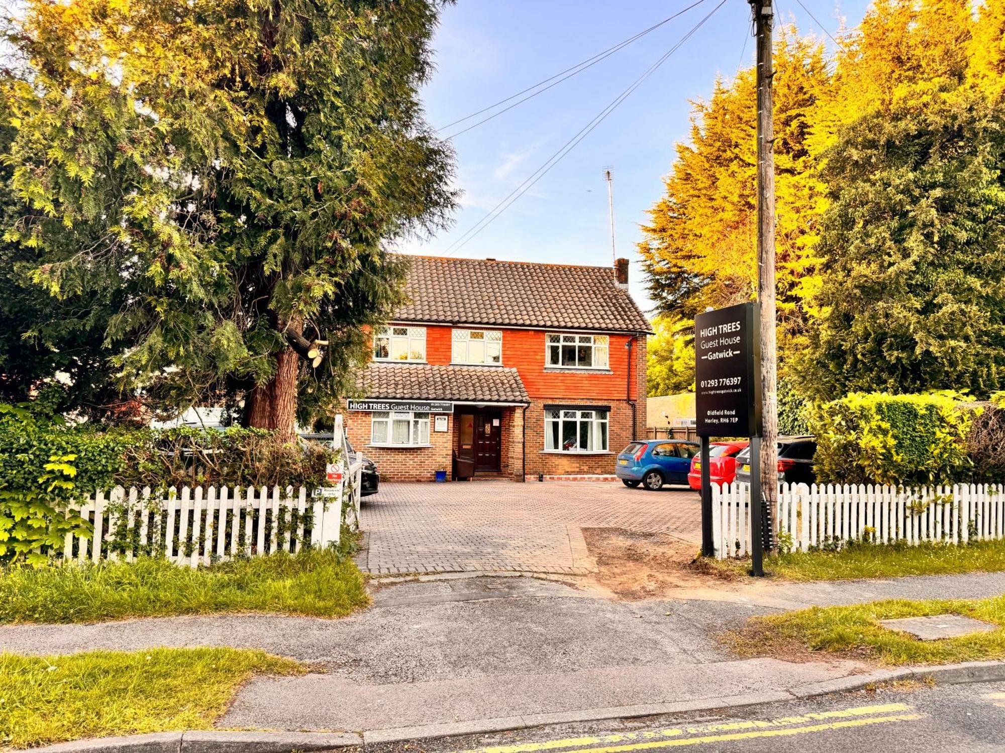 High Trees Guest House Gatwick Horley Dış mekan fotoğraf