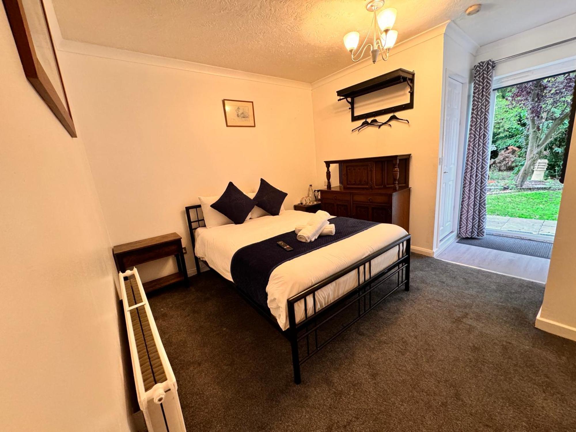 High Trees Guest House Gatwick Horley Dış mekan fotoğraf
