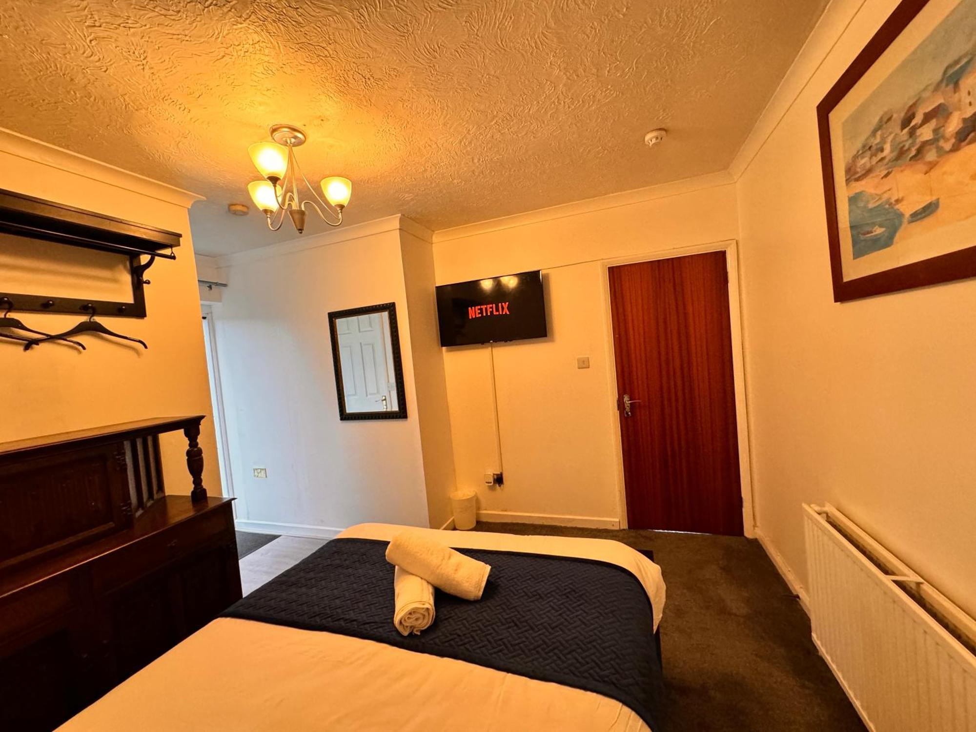 High Trees Guest House Gatwick Horley Dış mekan fotoğraf