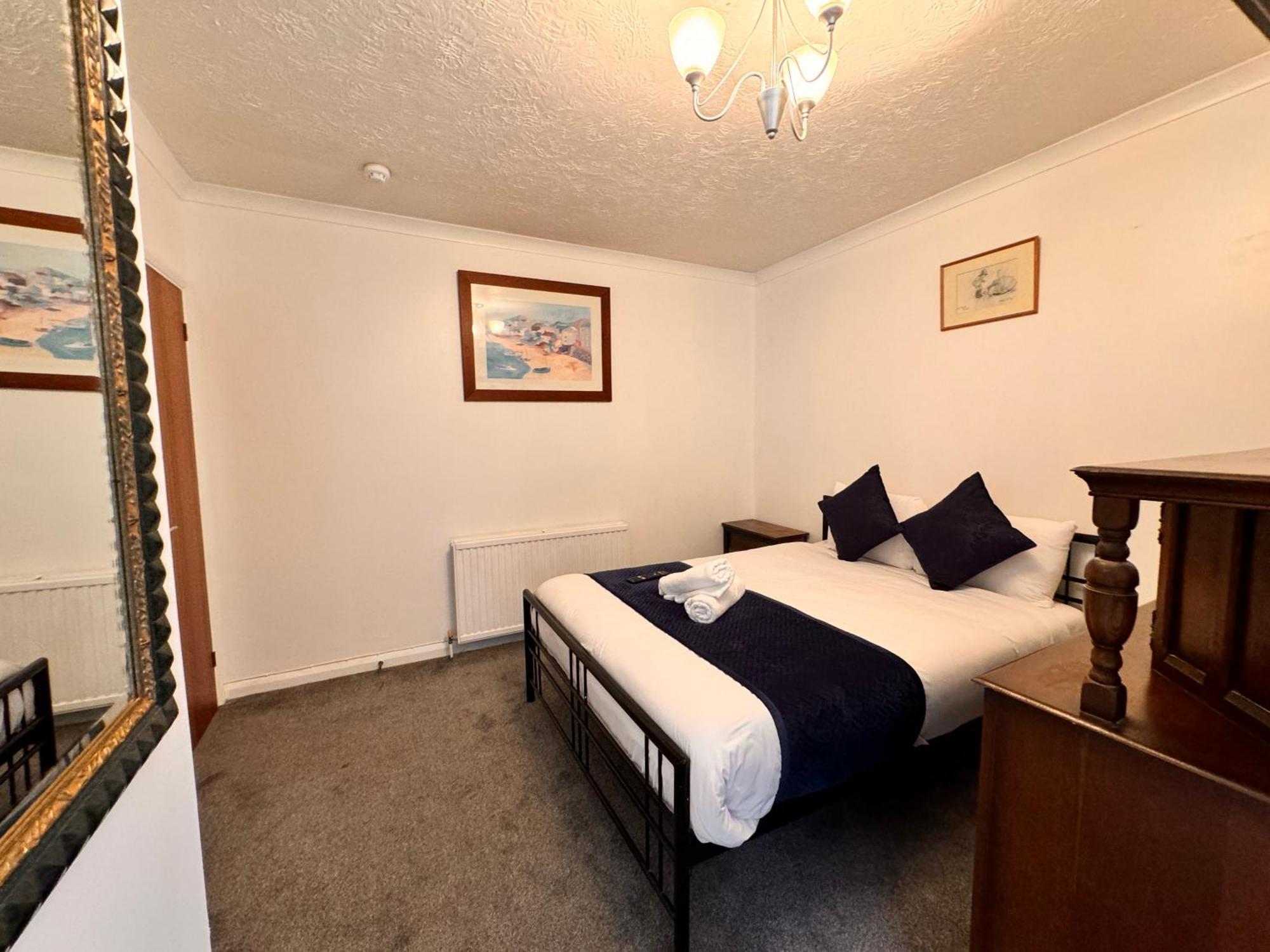 High Trees Guest House Gatwick Horley Dış mekan fotoğraf