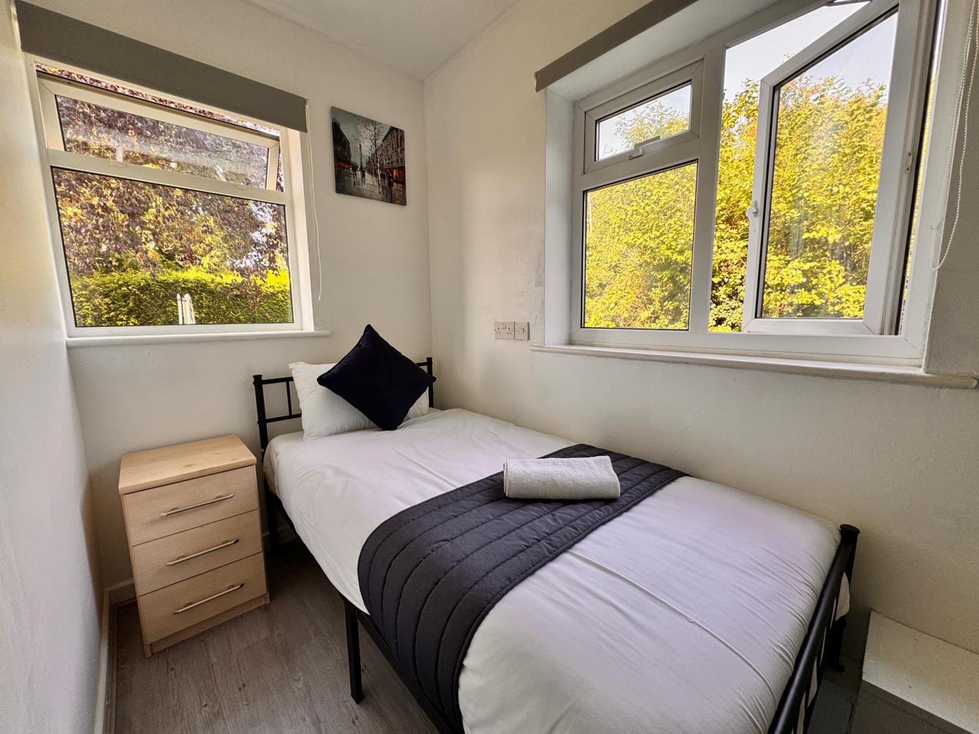 High Trees Guest House Gatwick Horley Dış mekan fotoğraf
