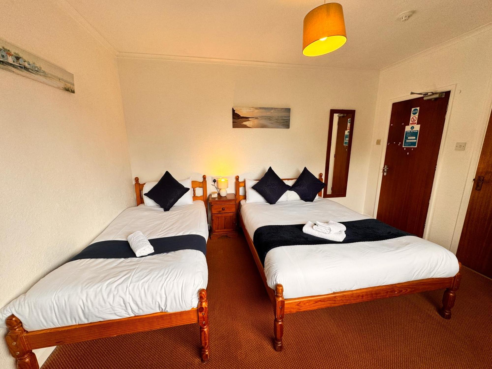 High Trees Guest House Gatwick Horley Dış mekan fotoğraf