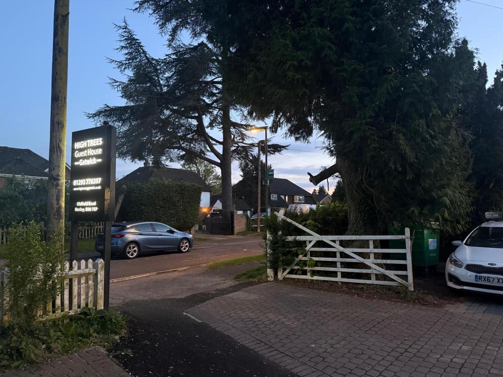 High Trees Guest House Gatwick Horley Dış mekan fotoğraf